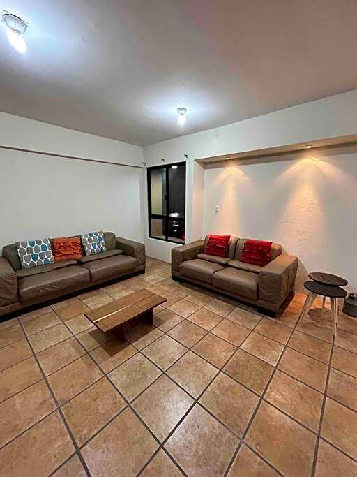 Octava de orquídeas - Casa con estacionamiento