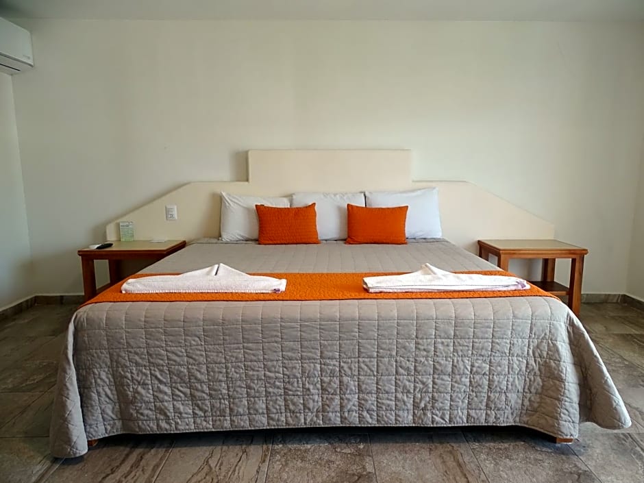 Hotel Palapa Palace Inn