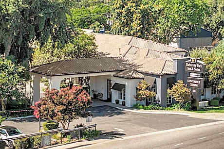 University Park Inn & Suites, an Ascend Collection Hotel