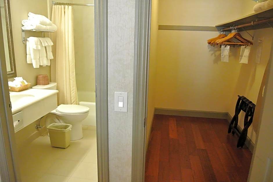 Cow Hollow Inn and Suites