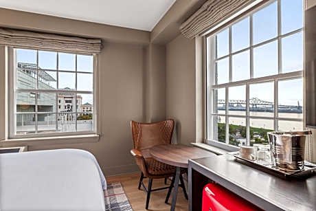 Standard King Room with City View