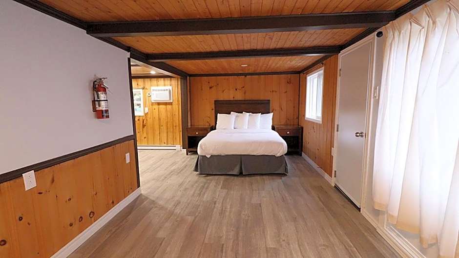 Algonquin Lakeside Inn