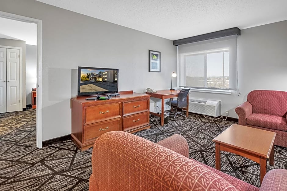 La Quinta Inn & Suites by Wyndham Cleveland Independence