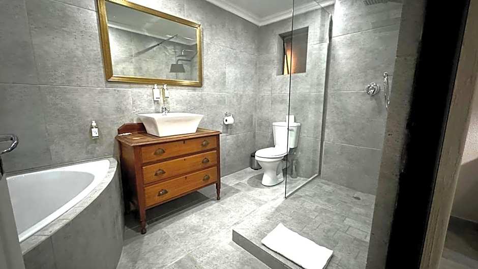 Shangri-La Country Hotel & Spa