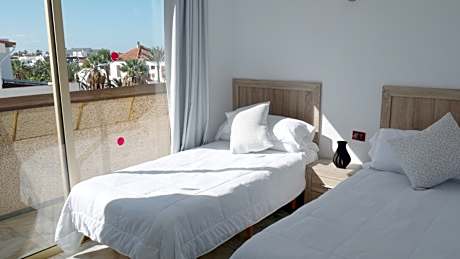 1 BEDROOM APARTMENT WITH TERRACE 2 ADULTS