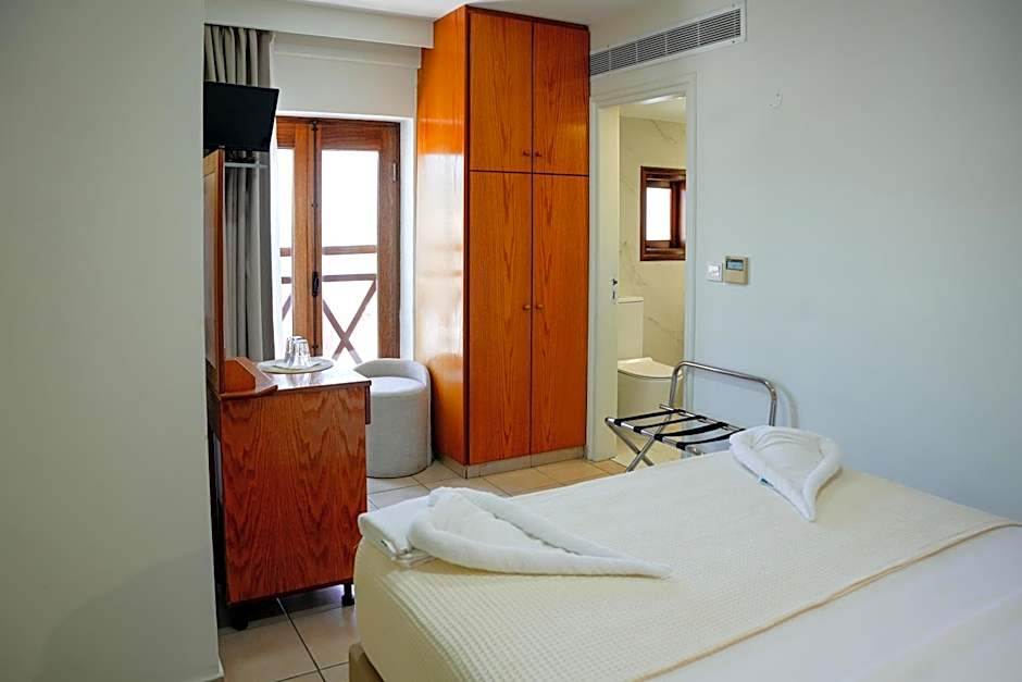 Y & P LATCHI HOTEL