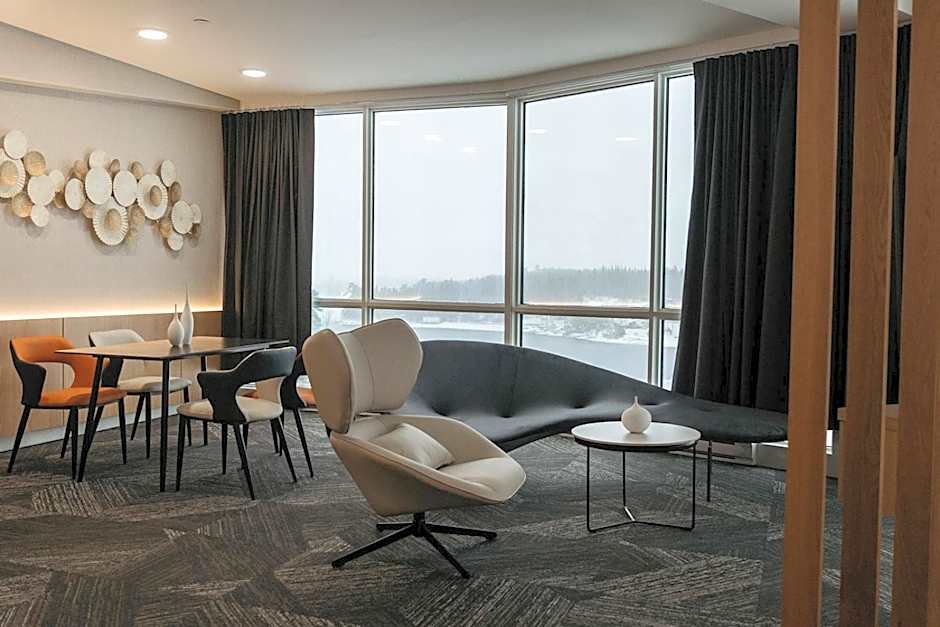 Clarion Lakeside Inn & Conference Centre