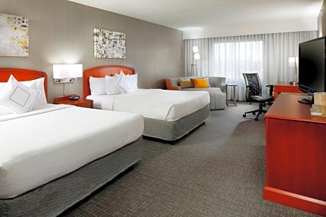 Larger Guest room, 2 Queen, Balcony