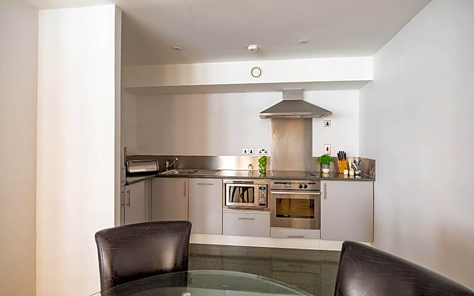 196 Bishopsgate Apartments by DMONTRIO