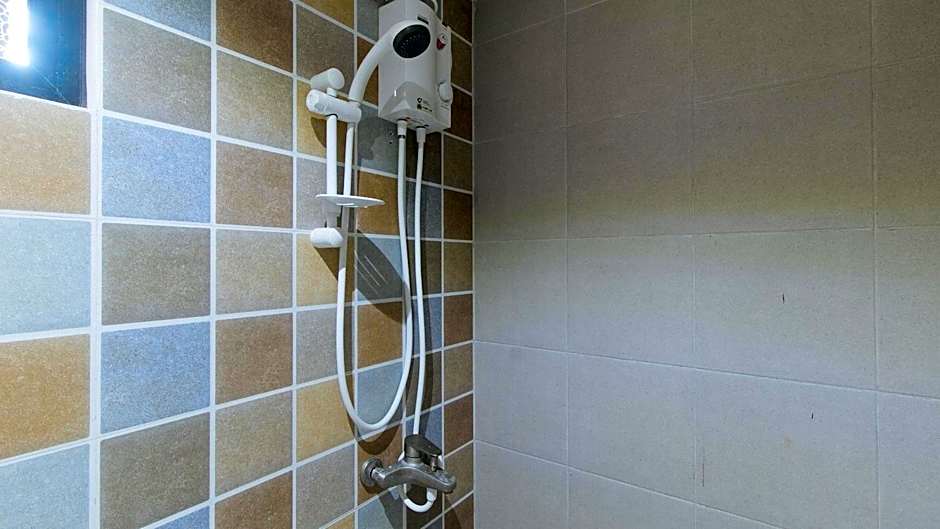 Mahayahay Lodge and Restaurant