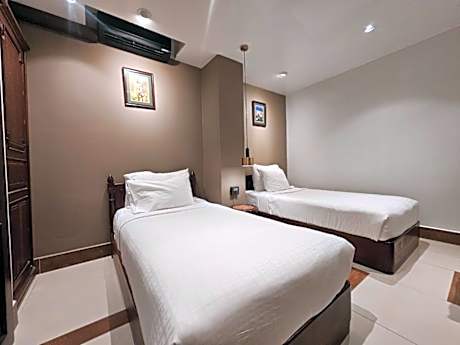 Standard Twin Room with No View