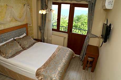 Double Room with Balcony and Sea View