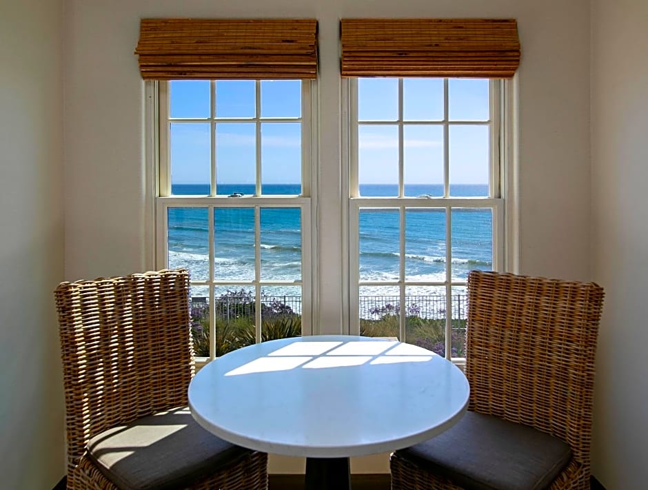 Cottage Inn by the Sea