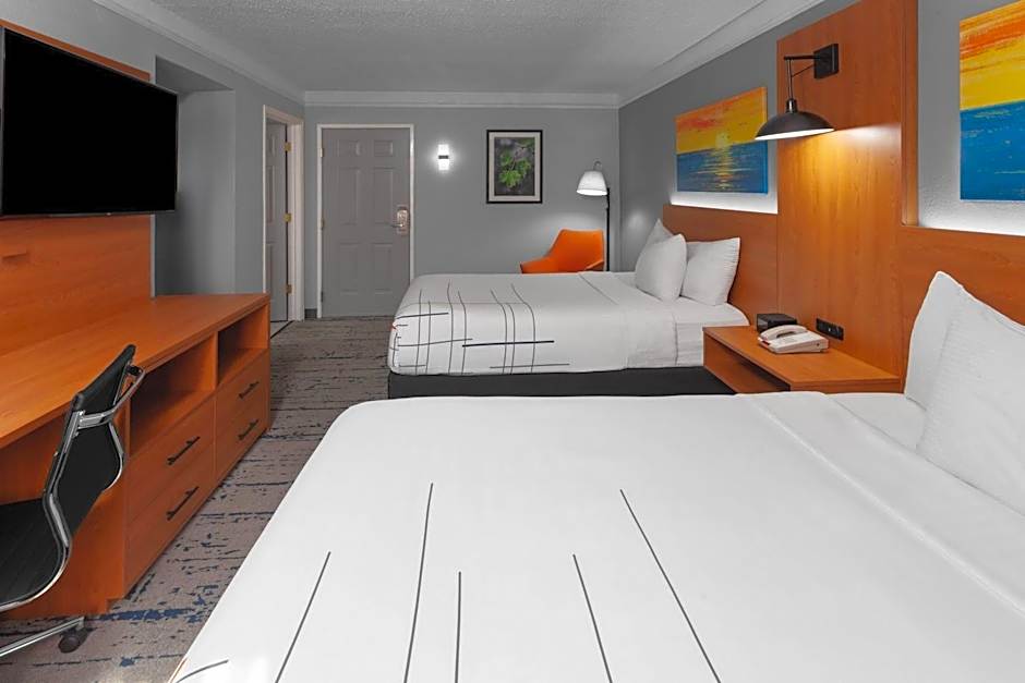 La Quinta Inn & Suites by Wyndham Champaign