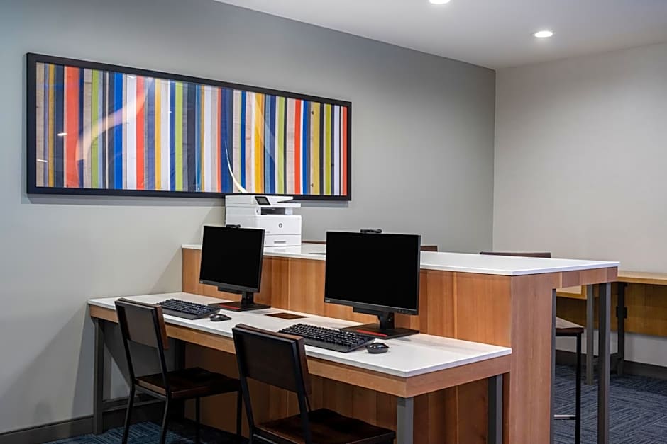 Holiday Inn Express and Suites Gilbert Mesa Gateway Airport By IHG