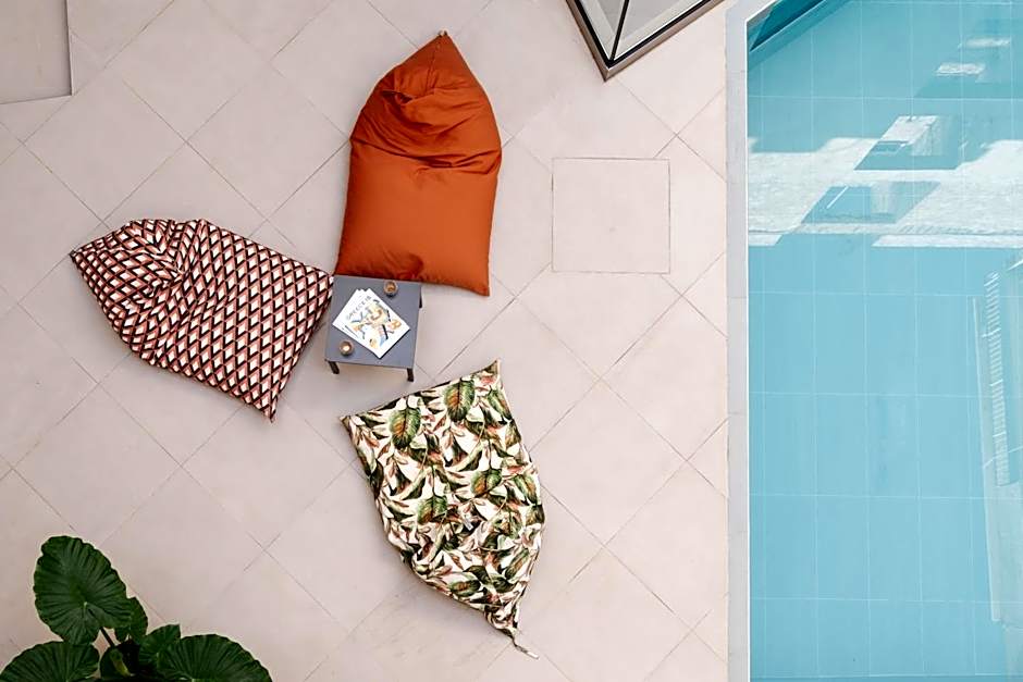 The City Hotel & Suites