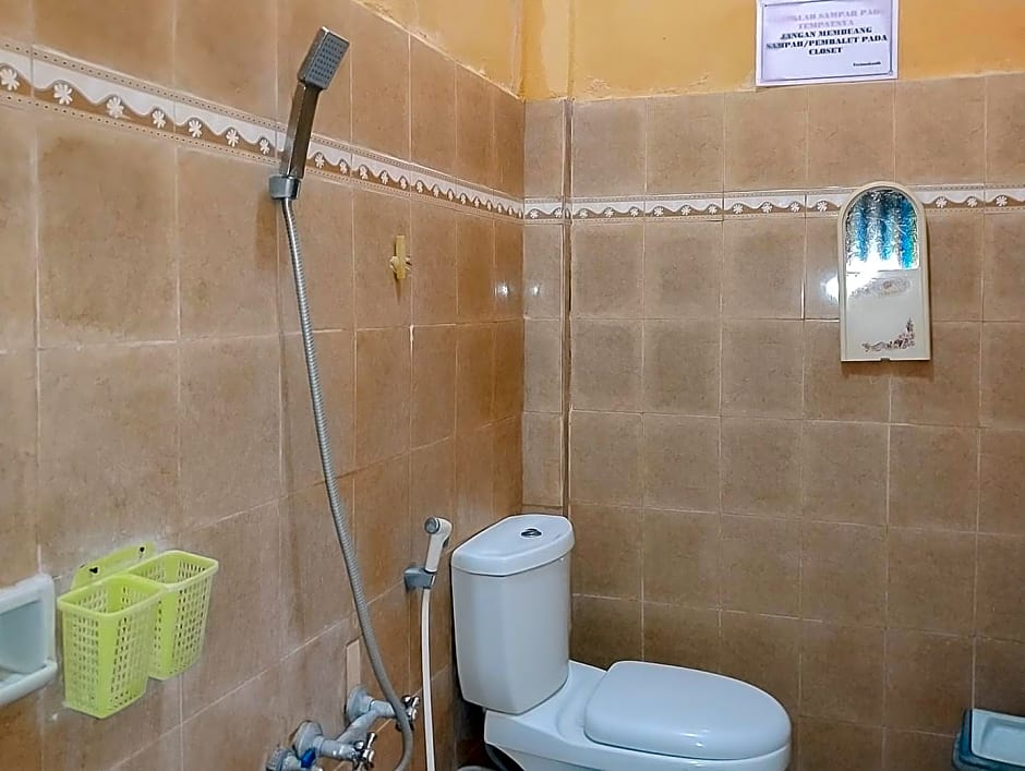 RedDoorz @ Rita Guesthouse Pangandaran