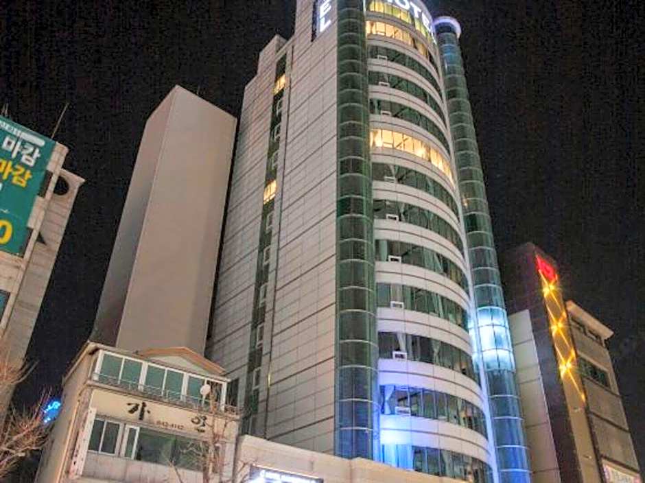 Gangneung Tourist Hotel