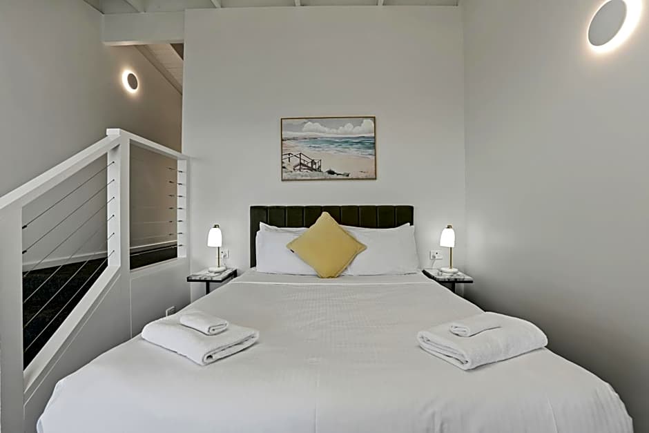 Chris's Beacon Point Restaurant & Villas