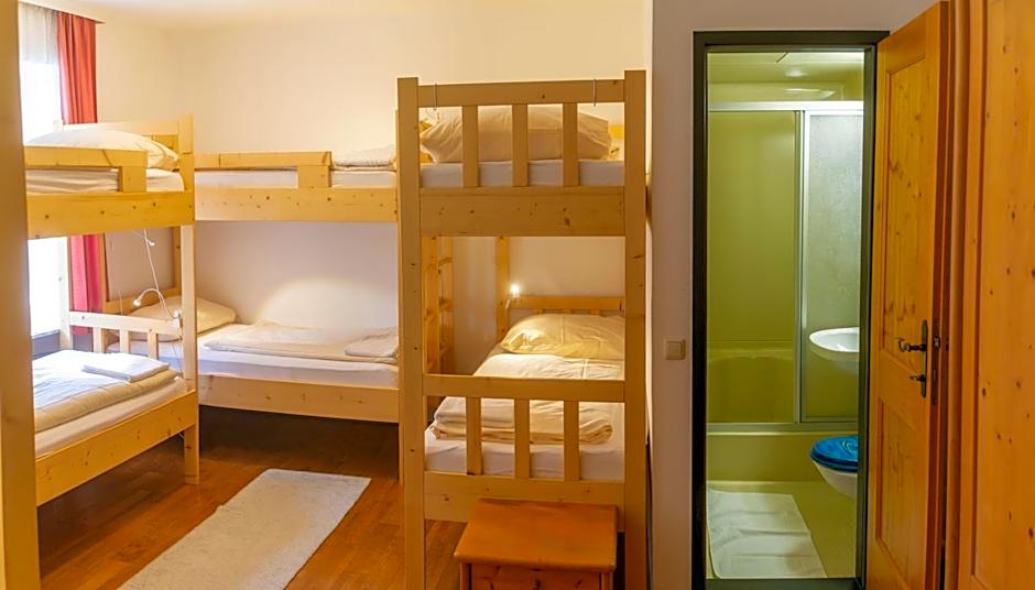 Hotel & Hostel Sandwirt
