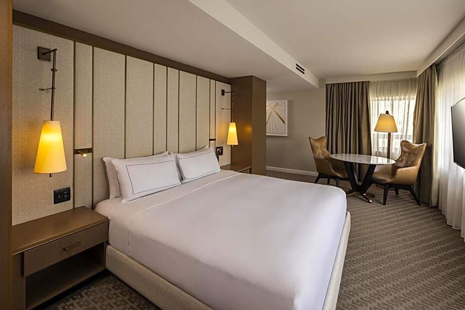 The Statler Dallas, Curio Collection By Hilton