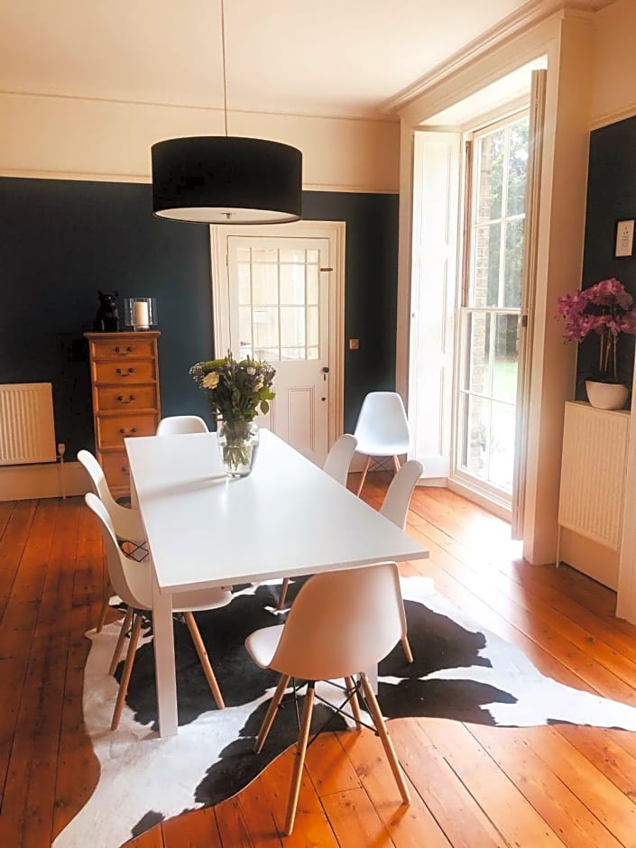 Somerleyton Meadows - The Hideaway Hut & Hot Tub