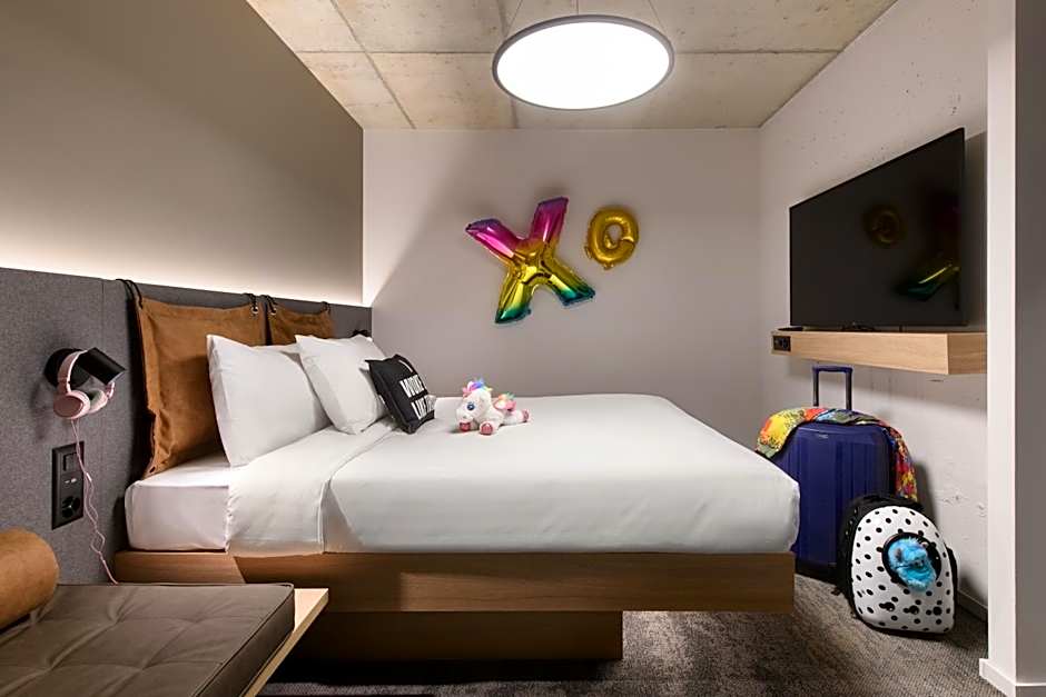 Foto 1 de 4 de Family 1 Queen Bed with Sofabed