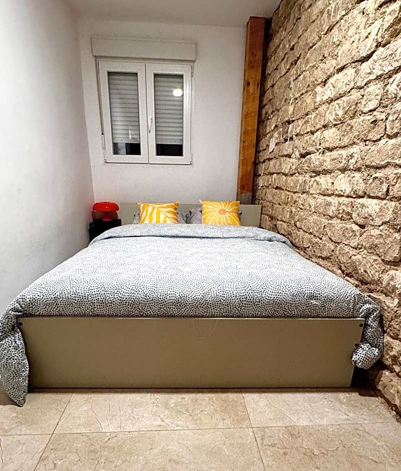 Soho Boho Apartments - with sunny rooftop terrace and fiber optic internet