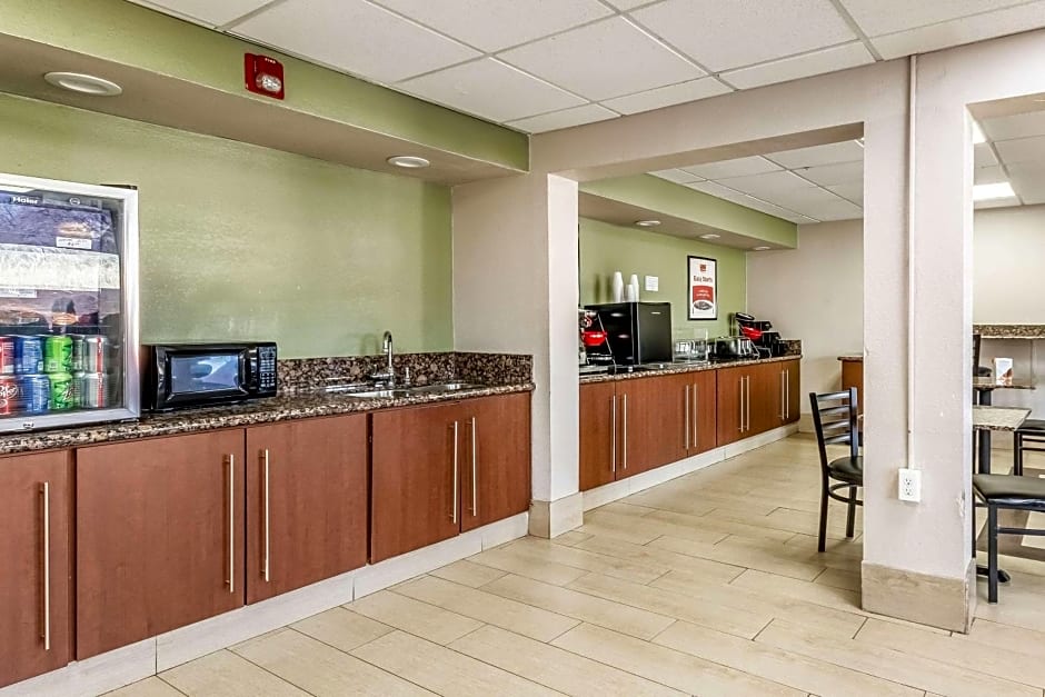 Econo Lodge Inn & Suites Near Bricktown