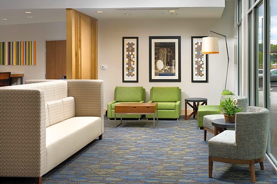 Holiday Inn Express & Suites by IHG Altoona, an IHG Hotel