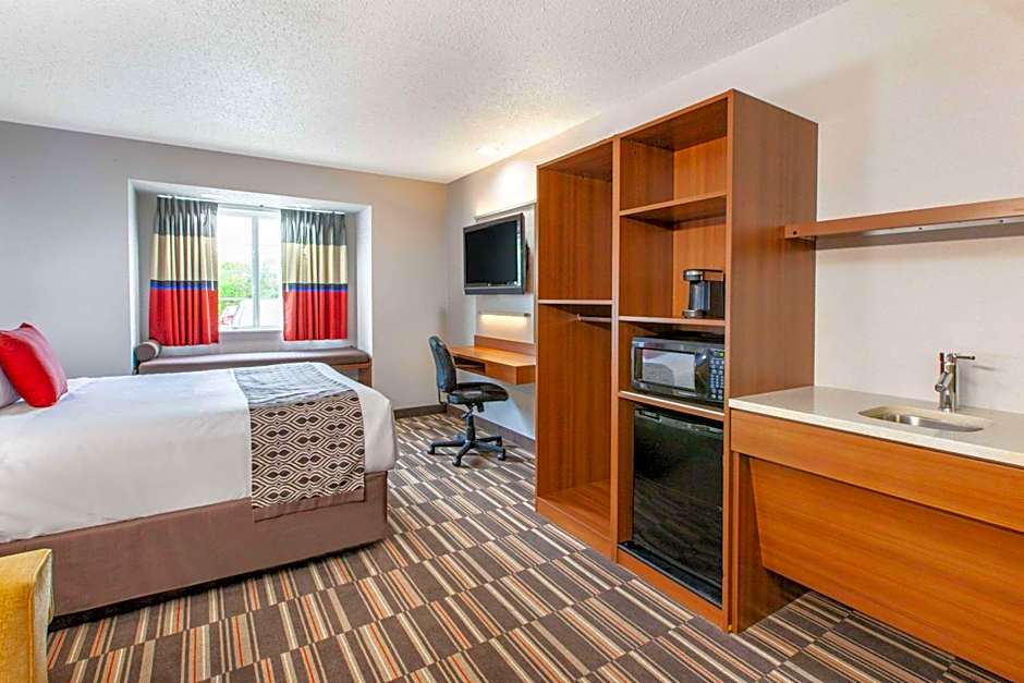 Microtel Inn & Suites by Wyndham Pittsburgh Airport