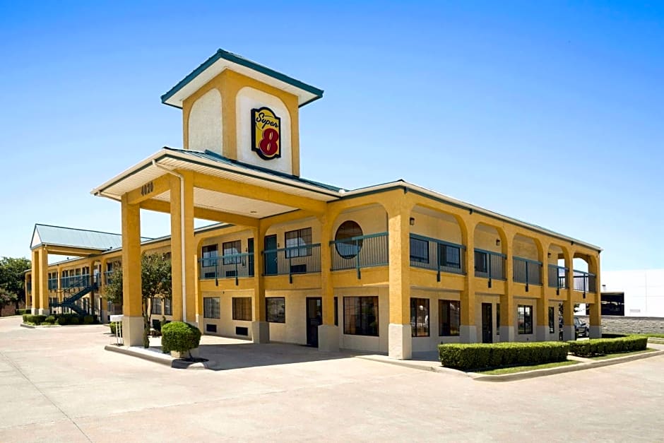 Super 8 by Wyndham Grand Prairie Southwest