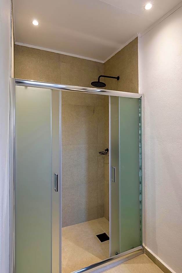 Chrysonisos Suites with Sunset & Seaviews near Kini