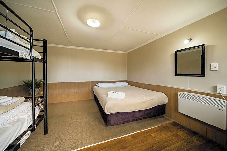 Lakes Edge Holiday Park