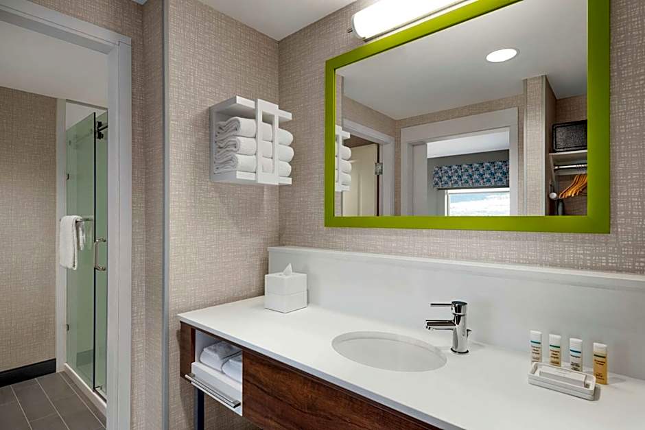 Hampton Inn & Suites Kelowna, British Columbia, Canada