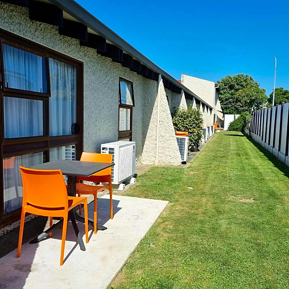 Aztec Motel