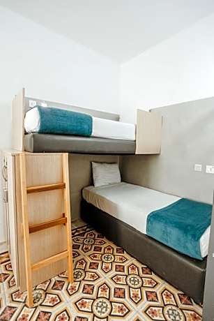 Bunk Bed in Mixed Dormitory Room