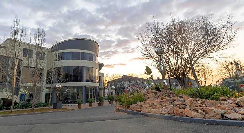 The Lakes Hotel and Conference