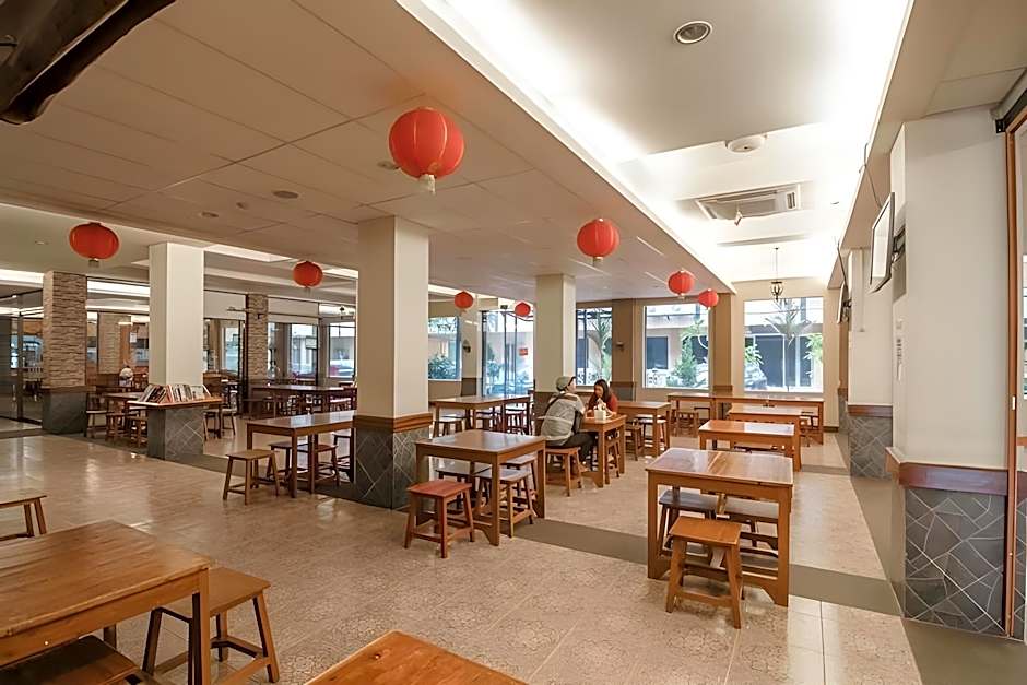 RedDoorz Plus near Soekarno Hatta Airport 2