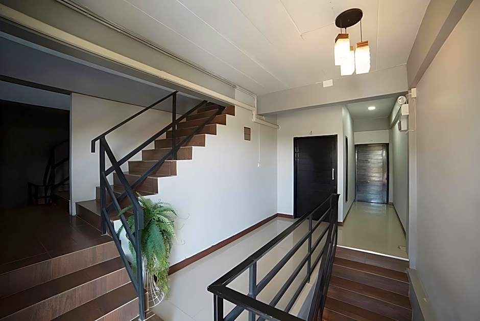 OYO 465 Krung Kao Traveller Lodge