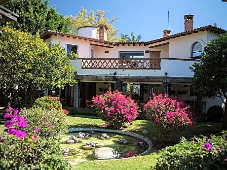 Casa Bugambilia, Un Pequeño Hotel en Tepoztlán