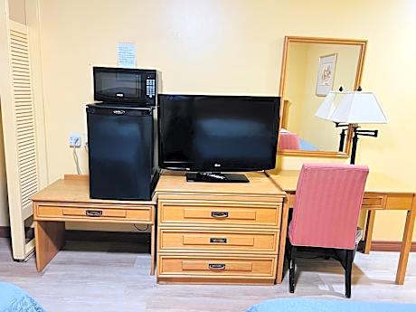 Standard Room with Two Double Beds - Smoking