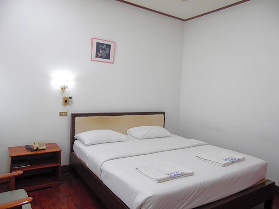 Photo 1 of 5 of 1 Double Bed