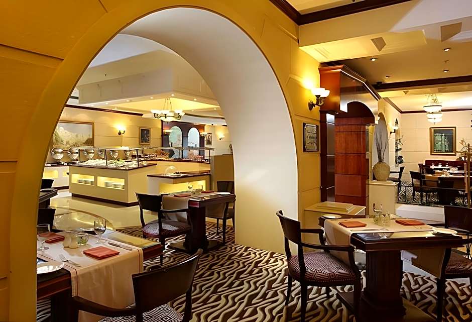 Knight Castle Hotel - Formerly known as Carlton Palace Hotel