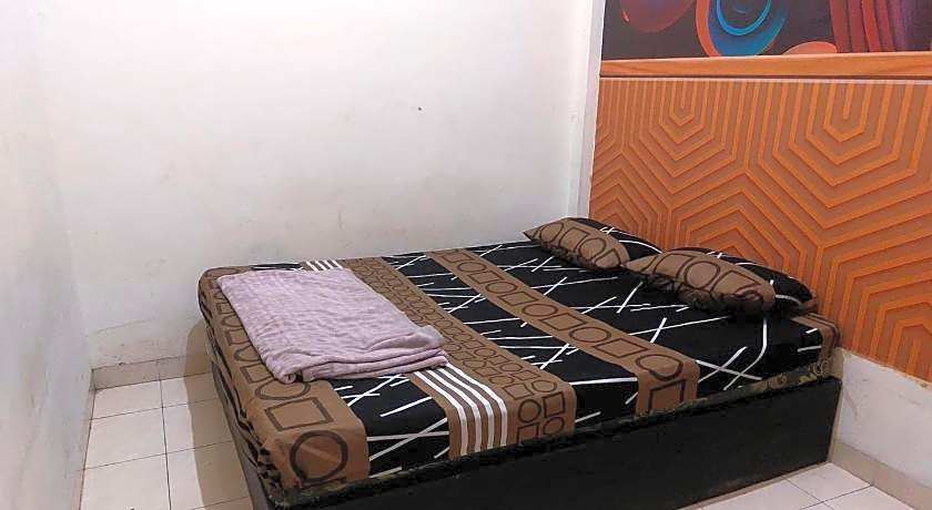 RedDoorz near GOR Lagaligo Palopo