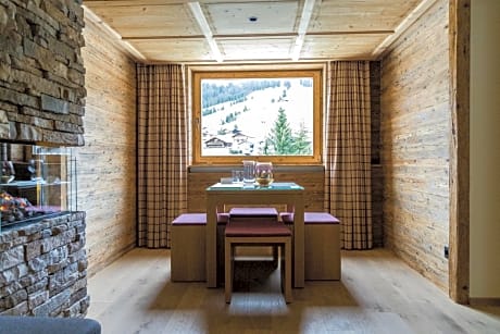 Suite with Mountain View