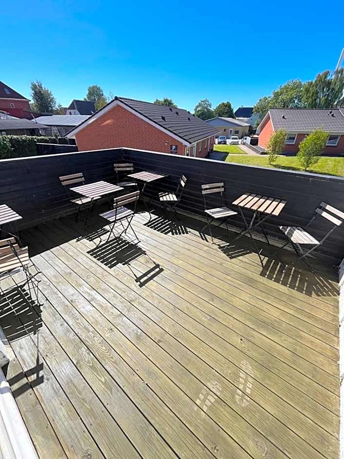 Folsted - Værelse 204 med eget badeværelse og fri parkering