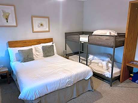 Classic Family Room for 4