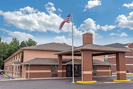 Super 8 by Wyndham Carrollton