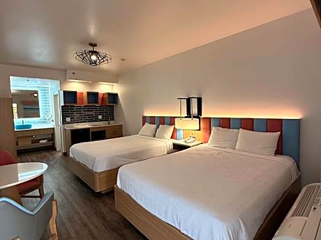 2 Queen Beds Suite Nonsmoking